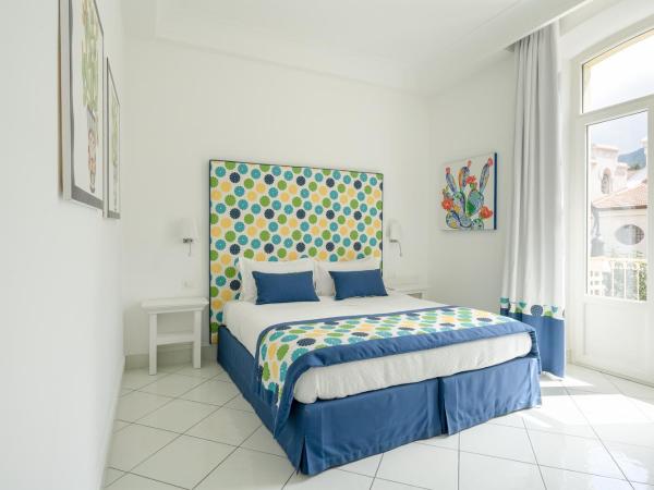 Duomo Guest House : photo 4 de la chambre chambre double ou lits jumeaux - vue sur ville