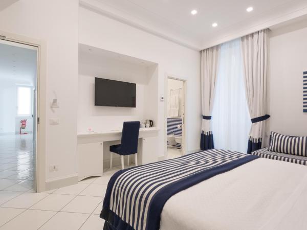 Duomo Guest House : photo 4 de la chambre chambre double ou lits jumeaux avec lit d'appoint