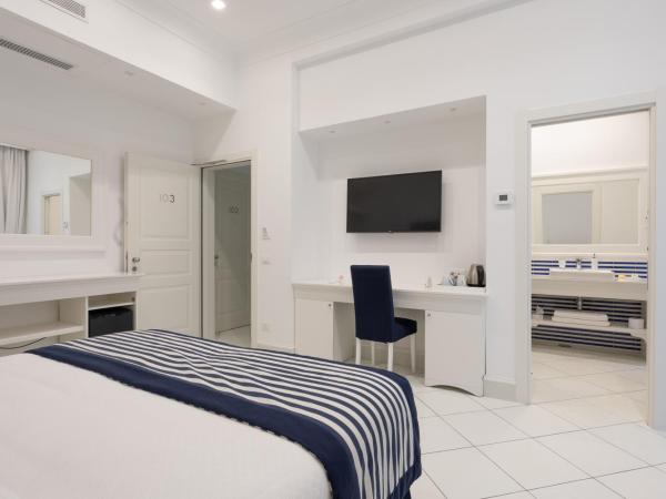 Duomo Guest House : photo 5 de la chambre chambre double ou lits jumeaux avec lit d'appoint