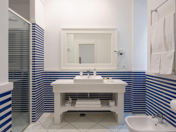 Duomo Guest House : photo 8 de la chambre chambre double ou lits jumeaux avec lit d'appoint