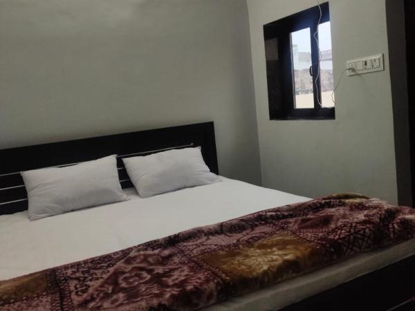 Pink City Backpackers : photo 4 de la chambre chambre double avec balcon