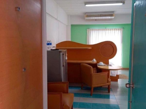 Mansion Sarasinee @ Chatuchak : photo 1 de la chambre chambre triple avec balcon