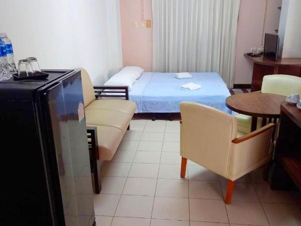 Mansion Sarasinee @ Chatuchak : photo 8 de la chambre chambre quadruple avec balcon