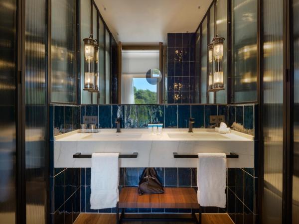 Hotel Tres Reyes San Sebastián : photo 4 de la chambre suite avec jardin privé