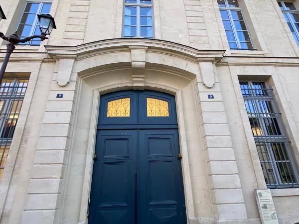 Appartement Charles Le Brun, Face au Château de Versailles, avec parking privé en sous sol : photo 8 de la chambre appartement deluxe