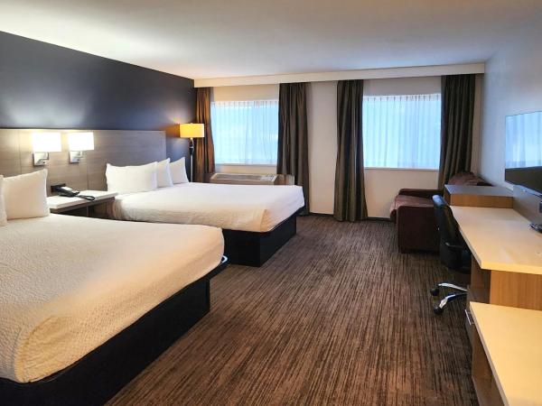 Days Inn by Wyndham Kelowna : photo 4 de la chambre one-bedroom queen suite with courtyard view - non-smoking