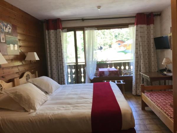 Au Bois de Lune : photo 2 de la chambre chambre familiale avec balcon