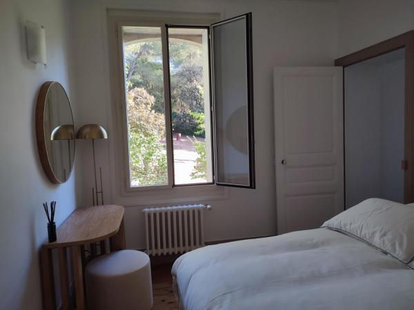 Bastide Castella : photo 2 de la chambre suite - vue sur jardin