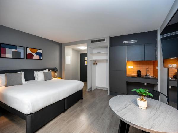 Staycity Aparthotels Marseille Centre Vieux Port : photo 2 de la chambre studio accessible aux personnes à mobilité réduite (2 adultes)