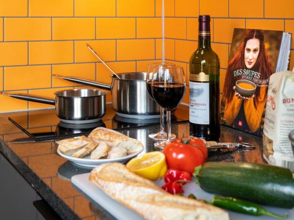 Staycity Aparthotels Marseille Centre Vieux Port : photo 7 de la chambre studio accessible aux personnes à mobilité réduite (2 adultes)