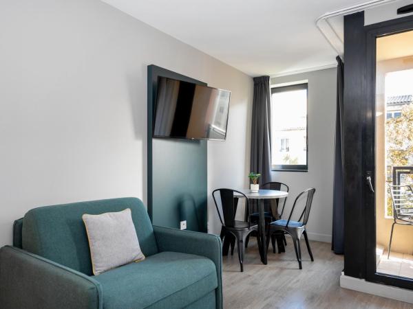 Staycity Aparthotels Marseille Centre Vieux Port : photo 7 de la chambre studio accessible aux personnes  mobilit rduite (3adultes)