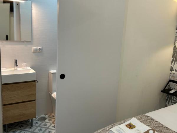 EME SEVILLA TURISTICA : photo 2 de la chambre chambre double intérieure