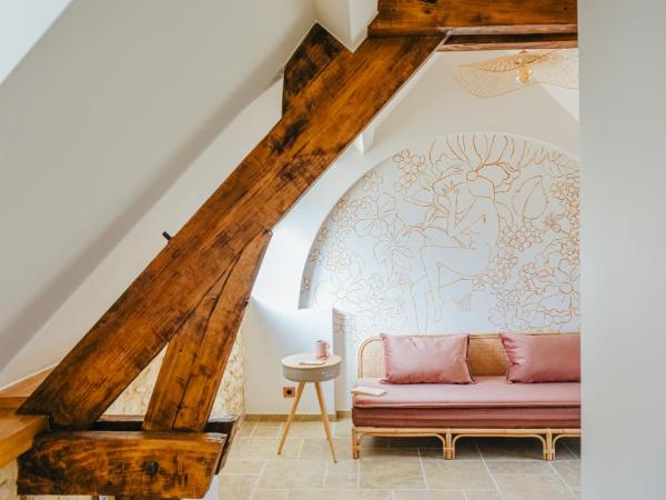 MAISON CISTUS - Maison d'hôtes de charme - Suites et gîte avec terrasses privées - Proche de Sarlat, au coeur de la Nature : photo 1 de la chambre chambre double ou lits jumeaux supérieure avec terrasse