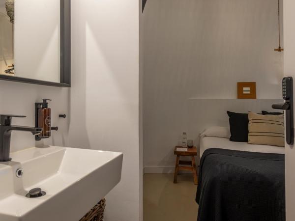 Hostal Boutique Es Menut : photo 5 de la chambre petite chambre double ou lits jumeaux