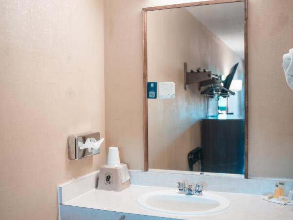 Super 8 by Wyndham Columbia/Ft. Jackson SC : photo 3 de la chambre chambre lit queen-size - fumeurs