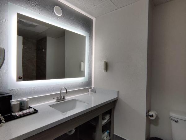 Suburban Studios Salt Lake City Airport : photo 5 de la chambre chambre quadruple avec 2 lits queen-size - non-fumeurs