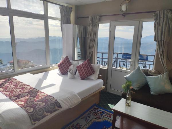 Hotel High Ground Inn Sarangkot : photo 6 de la chambre chambre double deluxe avec balcon