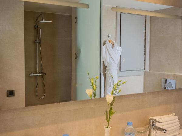 Kenzi Solazur : photo 10 de la chambre suite lit king-size premium - vue sur mer