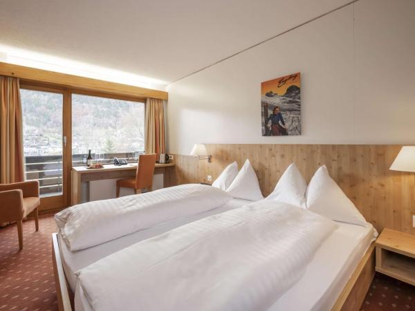 Hotel Bänklialp : photo 2 de la chambre chambre triple avec balcon