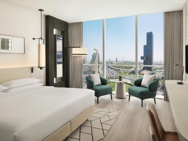 Sheraton Grand Hotel, Dubai : photo 2 de la chambre chambre deluxe avec lit king-size, vue sur sheikh zayed r.