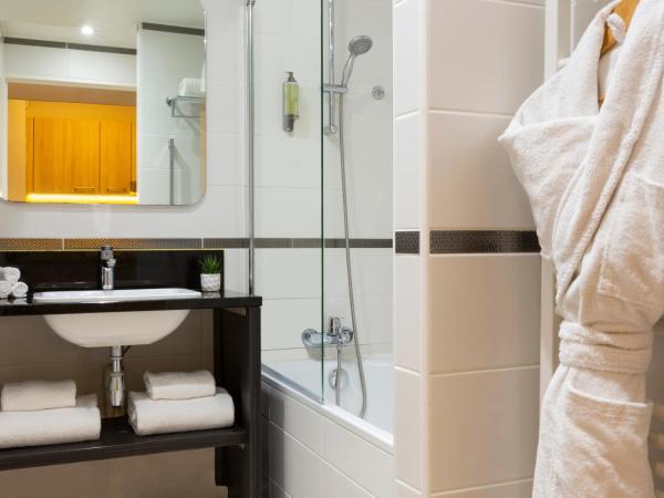 Citadines Tour Eiffel Paris : photo 8 de la chambre studio eiffel tower view with balcony