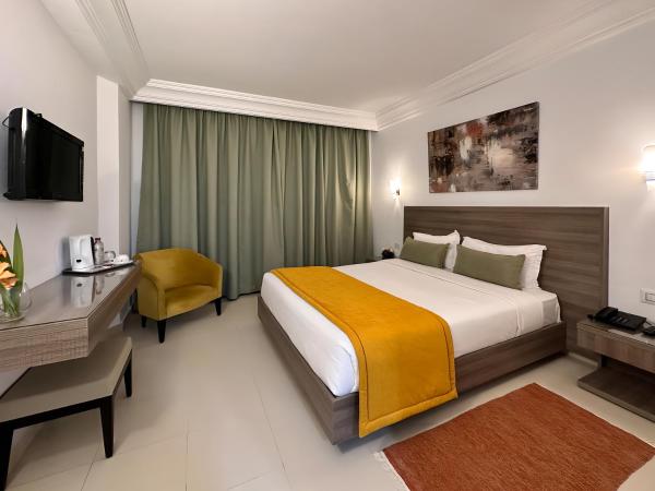 El Oumara Hotel : photo 2 de la chambre chambre simple avec salle de bains privative