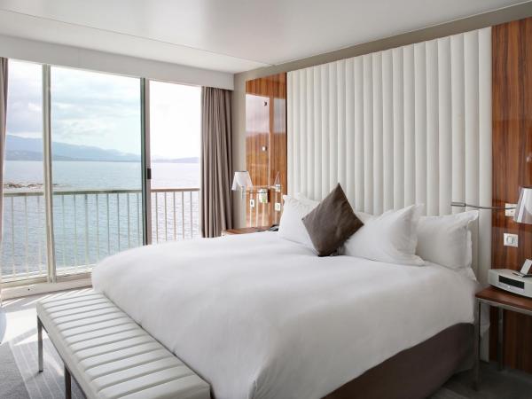 Sofitel Golfe d'Ajaccio Thalassa Sea & Spa : photo 1 de la chambre suite lit king-size avec terrasse - vue sur mer