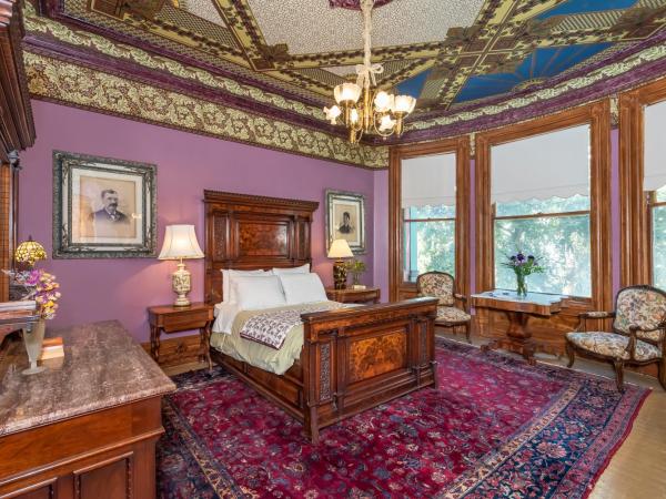 Chateau Tivoli Bed and Breakfast : photo 8 de la chambre chambre double avec salle de bains privative
