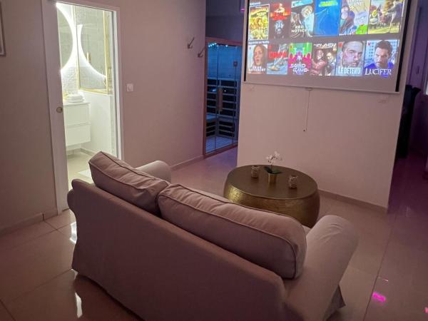 Eaux Spa : photo 3 de la chambre chambre lit queen-size avec baignoire spa