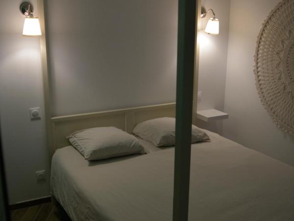Eaux Spa : photo 4 de la chambre chambre lit queen-size avec baignoire spa