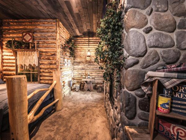 The Anniversary Inn - Fifth South : photo 4 de la chambre chambre double deluxe avec vue sur château