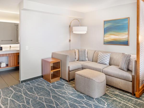 Hyatt Place Waikiki Beach : photo 10 de la chambre specialty king room with sofa bed and mountain view