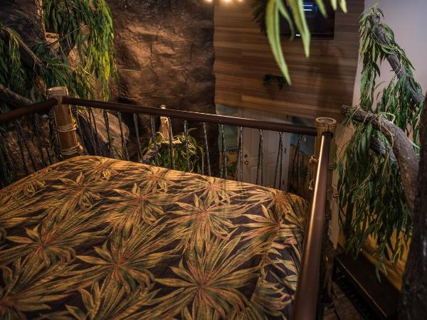 The Anniversary Inn - Fifth South : photo 5 de la chambre chambre lit king-size - vue sur piscine