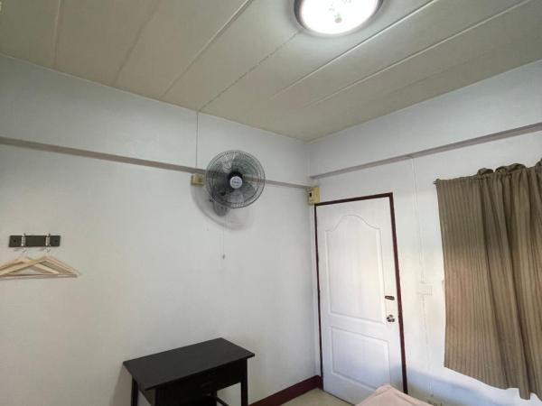 JJ Guesthouse : photo 7 de la chambre chambre double avec salle de bains privative