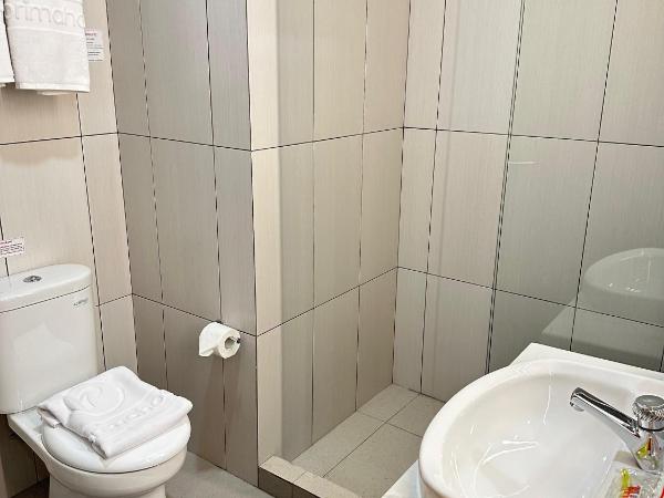 d'primahotel Jemursari Surabaya : photo 2 de la chambre chambre double ou lits jumeaux supérieure