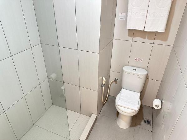 d'primahotel Jemursari Surabaya : photo 4 de la chambre chambre lit king-size