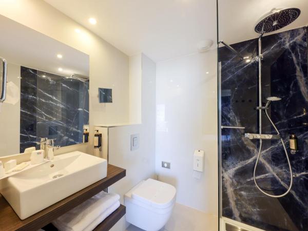 Hotel Saint Christophe : photo 8 de la chambre chambre double supérieure - vue partielle sur mer