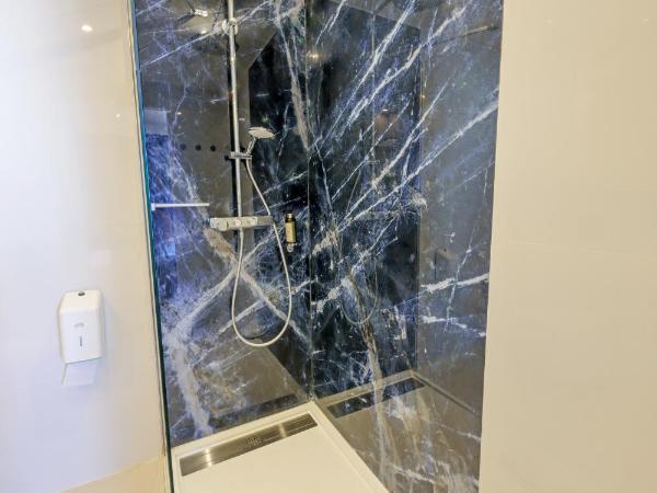 Hotel Saint Christophe : photo 10 de la chambre chambre double supérieure - vue partielle sur mer