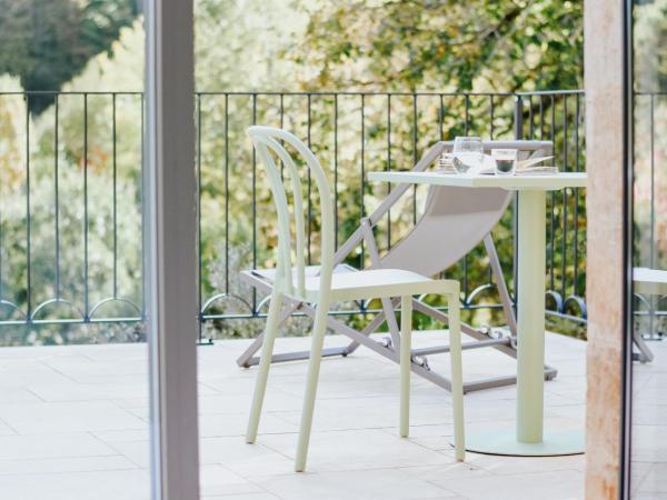 MAISON CISTUS - Maison d'hôtes de charme - Suites et gîte avec terrasses privées - Proche de Sarlat, au coeur de la Nature : photo 10 de la chambre chambre double ou lits jumeaux supérieure avec terrasse