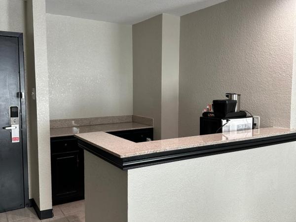 Alexis Hotel & Banquets Dallas Park Central Galleria : photo 3 de la chambre suite exécutive