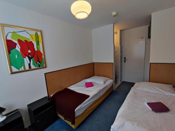 Jantar Economy : photo 8 de la chambre chambre double standard avec salle de bains commune