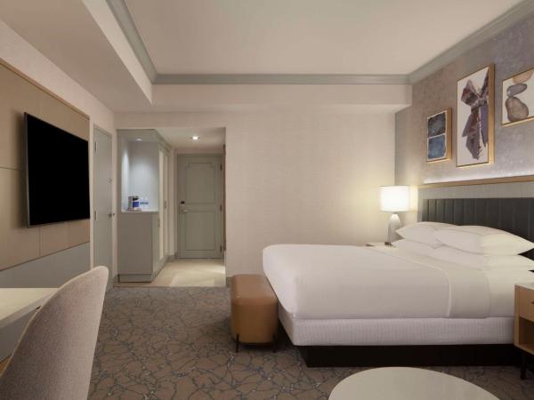 Hilton Anatole : photo 1 de la chambre jadewaters towers king room with sofa bed and city view