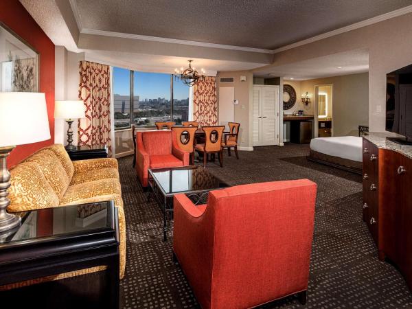 Hilton Anatole : photo 3 de la chambre atrium parlor room with murphy bed