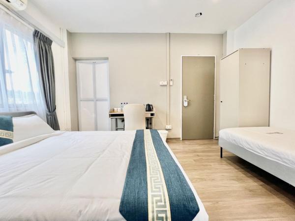 K2 Guesthouse : photo 6 de la chambre hébergement triple avec salle de bains privative