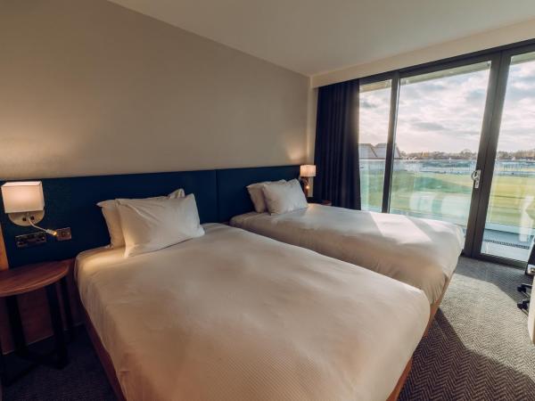 Hilton Garden Inn Manchester Emirates Old Trafford : photo 3 de la chambre chambre lits jumeaux - vue sur stade