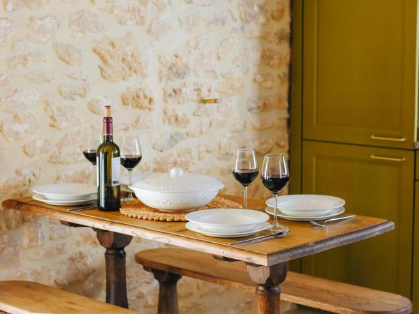 MAISON CISTUS - Maison d'hôtes de charme - Suites et gîte avec terrasses privées - Proche de Sarlat, au coeur de la Nature : photo 8 de la chambre maison de vacances