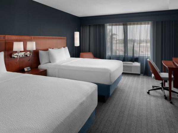 Courtyard by Marriott Phoenix West/Avondale : photo 1 de la chambre chambre avec 2 grands lits queen-size