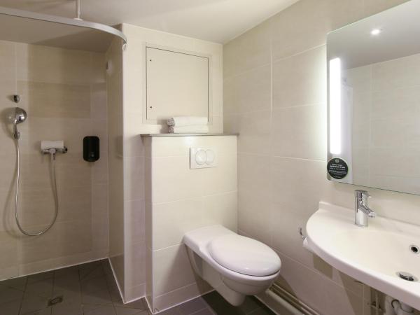 B&B HOTEL Marseille Prado Vélodrome : photo 5 de la chambre chambre double - accessible aux personnes à mobilité réduite