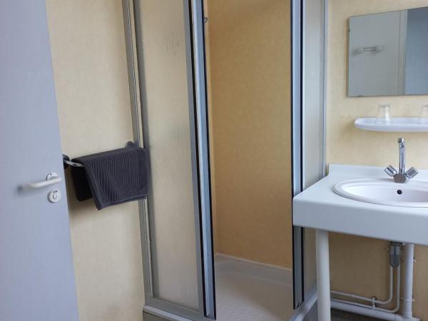 Htel Labat : photo 5 de la chambre chambre double avec salle de bains privative