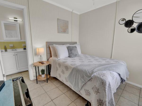 Sea Foam Suites : photo 1 de la chambre petite chambre double